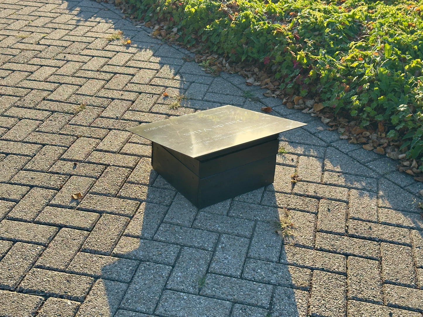 Tijdelijke grafbedekking algemeen graf 50x50 cm achterzijde