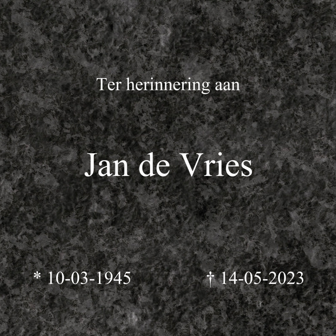 Algemene tijdelijke grafbedekking 50x50 cm in grijs graniet look, ingetogen ontwerp met naam Jan de Vries, geboortedatum 10-03-1945 en overlijdensdatum 14-05-2023.