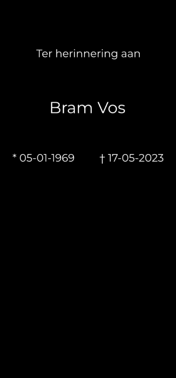 Tijdelijke grafbedekking regulier graf 70x150 cm, ingetogen ontwerp met zwarte achtergrond, naam Bram Vos, 05-01-1969 – 17-05-2023.