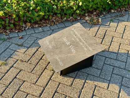 Tijdelijke grafbedekking algemeen graf 50x50 cm zijkant