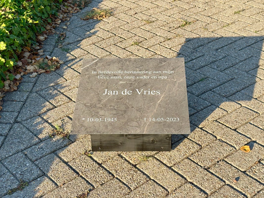 Tijdelijke grafbedekking algemeen graf 50x50 cm vooraanzicht